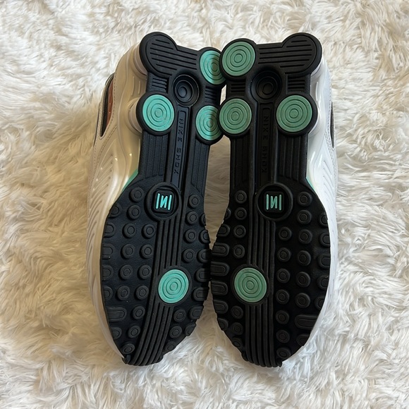 Wmns Shox Enigma 'Aurora Green' - Picture 3 of 3